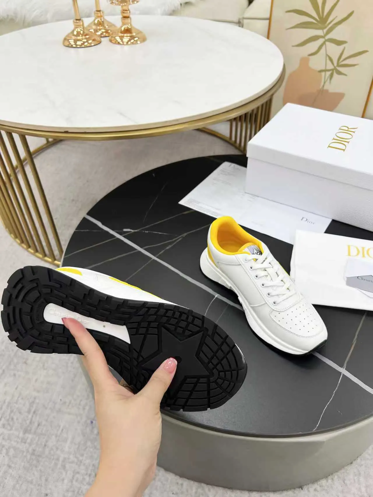 [Dior Dior] P: 640💰Couple model Size: Female: 35-40 (41 customized), male 39-44. (45 customized) 2025 Dior Dior autumn and winter new products🌹Fashion and trends coexist. Imported cowhide is customized one to one. Fabric; cowhide. Lining: Breathable mesh. Outsole: TPU.